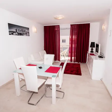 Omis Apartman Apartment