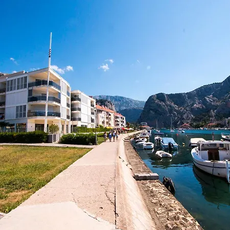 Omis Apartman *
