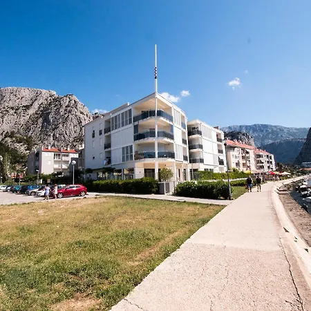 Omis Apartman *